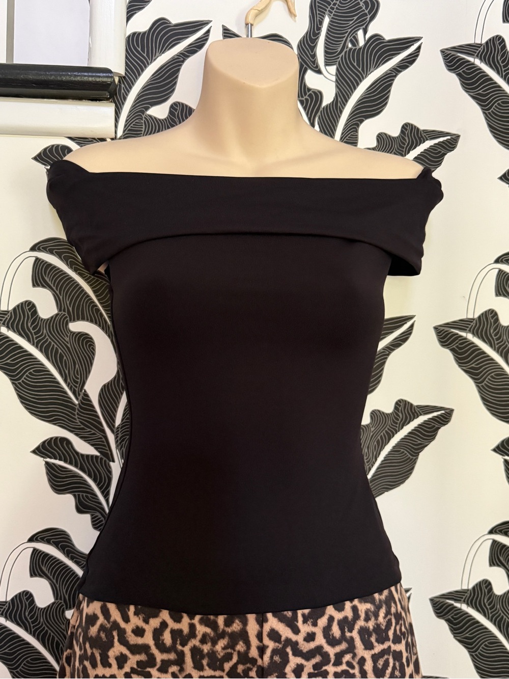 Aritzia Contour Off Shoulder Hip Top Black XS
